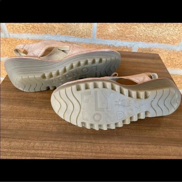 Fly London Yifa Luna Gold Metallic sandals 10.5 - Picture 5 of 8